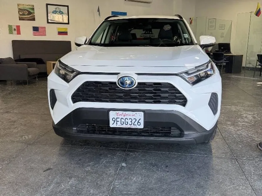2023 Toyota RAV4 Hybrid XLE photo 1