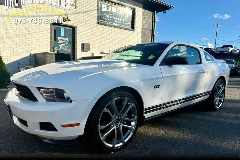 2012 Ford Mustang V6 photo 1