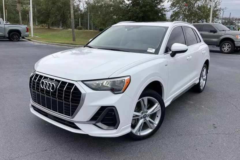 2020 Audi Q3 45 TFSI S line Premium photo 1