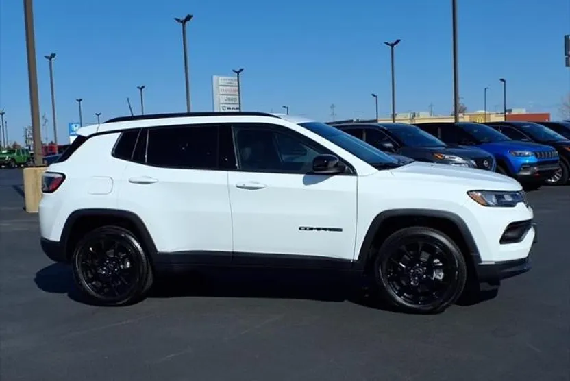 2025 Jeep Compass Latitude photo 1