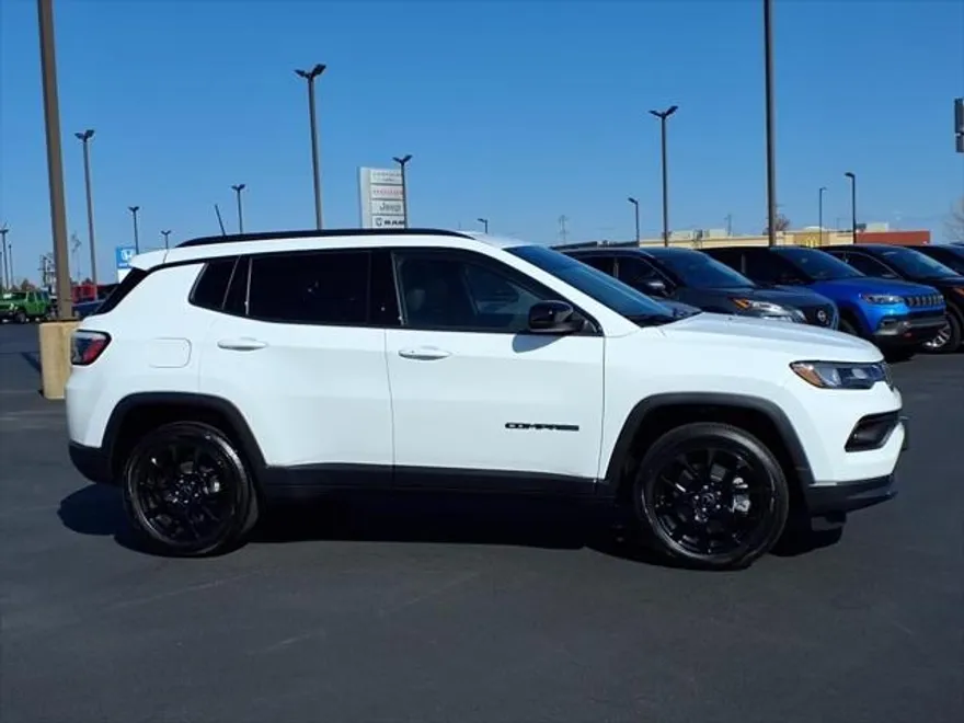 2025 Jeep Compass Latitude photo 1
