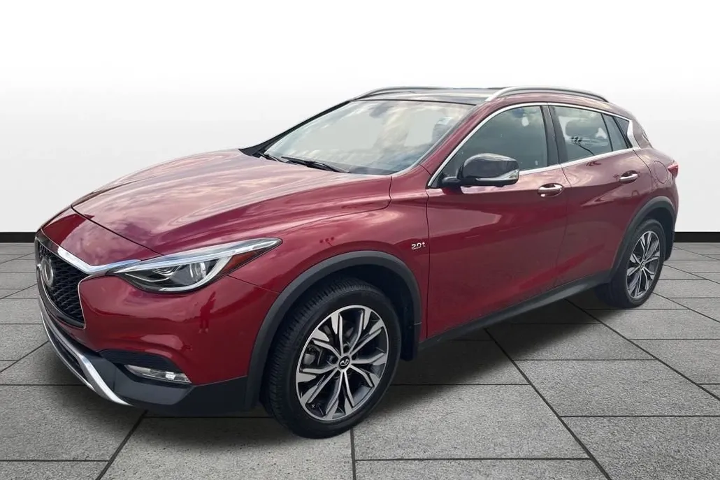 2018 Infiniti QX30 Essential photo 1