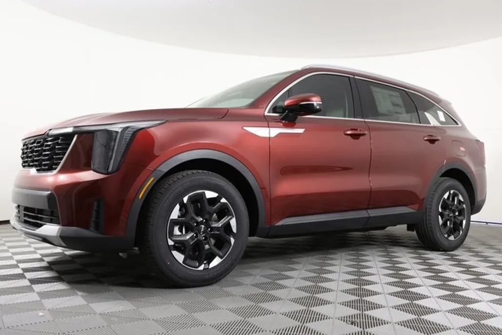 2025 Kia Sorento S photo 1