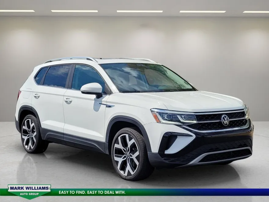 2023 Volkswagen Taos SEL photo 1