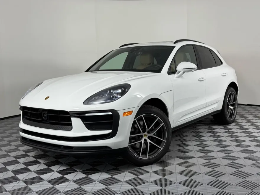 2026 Porsche Macan T photo 1