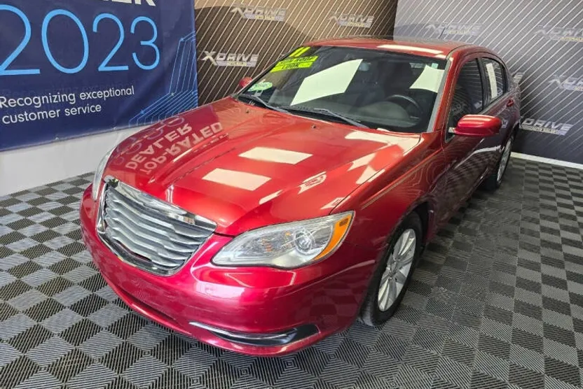 2011 Chrysler 200 Touring photo 1
