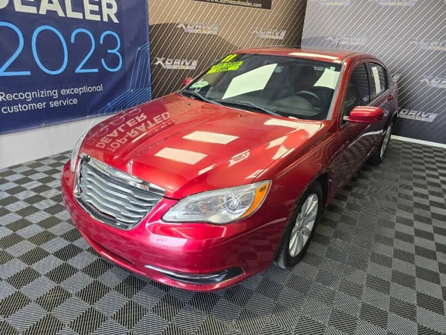 2011 Chrysler 200 Touring photo 1