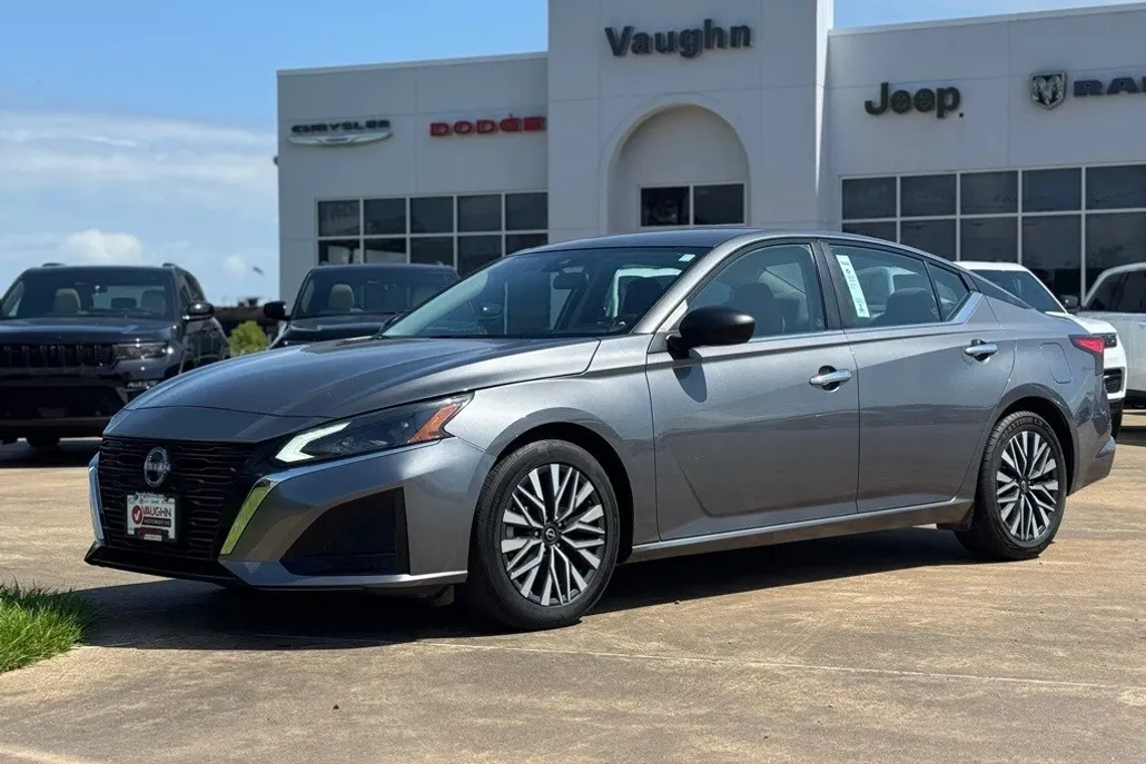 2024 Nissan Altima 2.5 SV photo 1