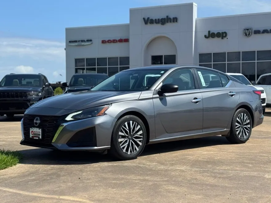 2024 Nissan Altima 2.5 SV photo 1