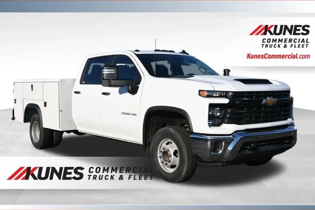 2025 Chevrolet Silverado 3500HD photo 1