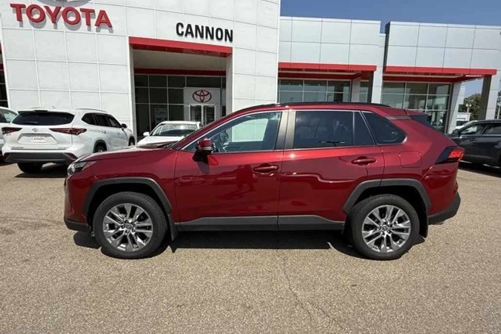 2024 Toyota RAV4 XLE Premium photo 1