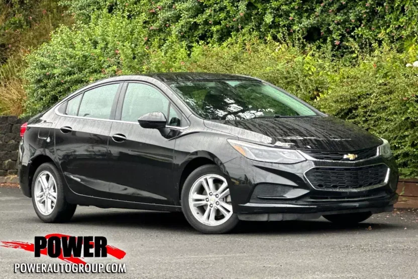 2018 Chevrolet Cruze LT photo 1