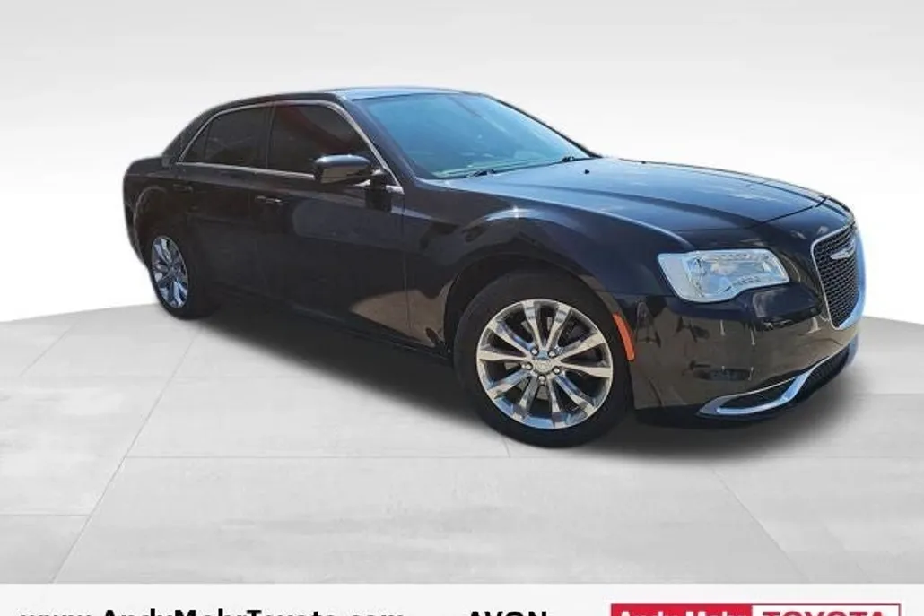 2017 Chrysler 300 Limited photo 1