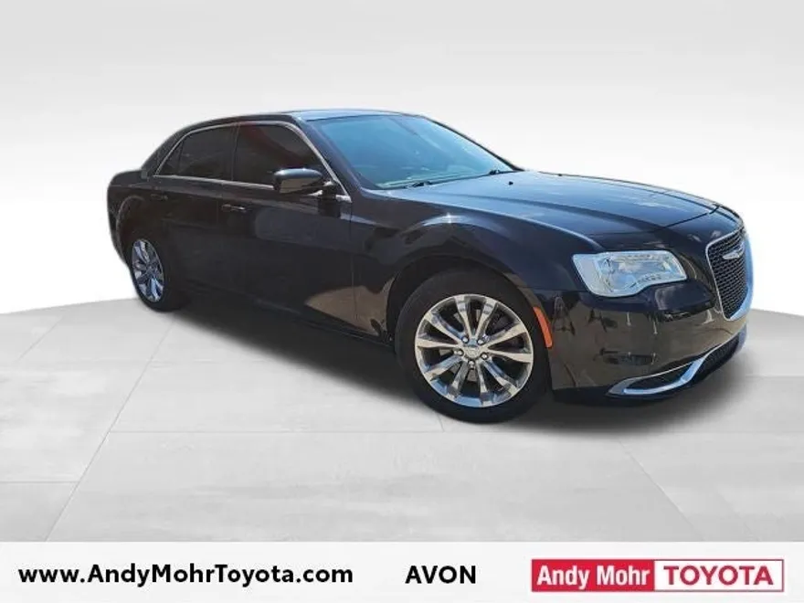 2017 Chrysler 300 Limited photo 1