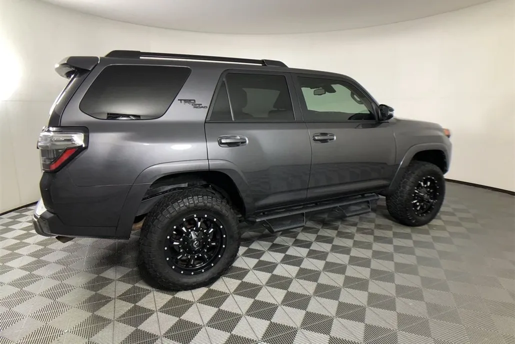 2020 Toyota 4Runner TRD Off-Road Premium photo 1