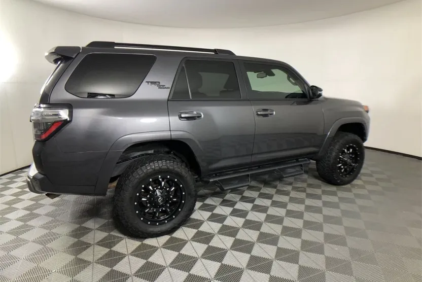 2020 Toyota 4Runner TRD Off-Road Premium photo 1