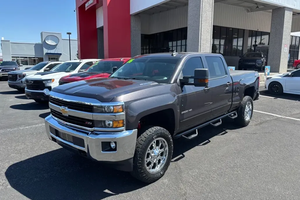 2016 Chevrolet Silverado 2500HD LT photo 1