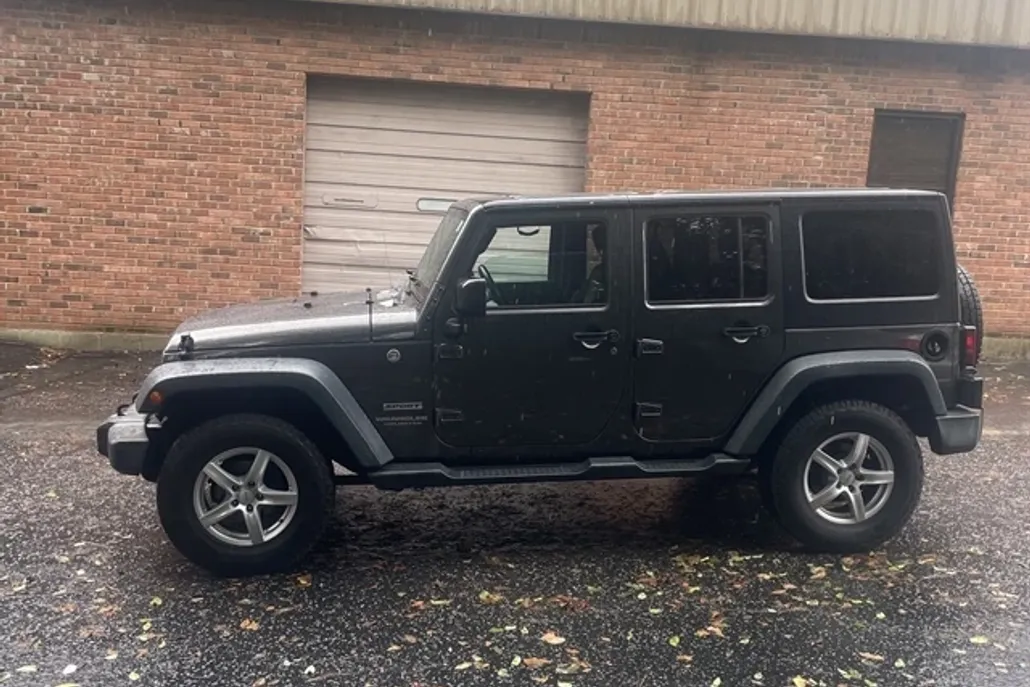 2016 Jeep Wrangler Unlimited Sport S photo 1