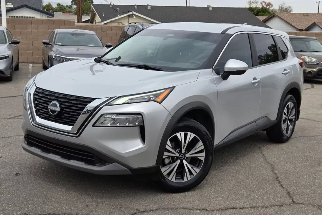 2022 Nissan Rogue SV photo 1