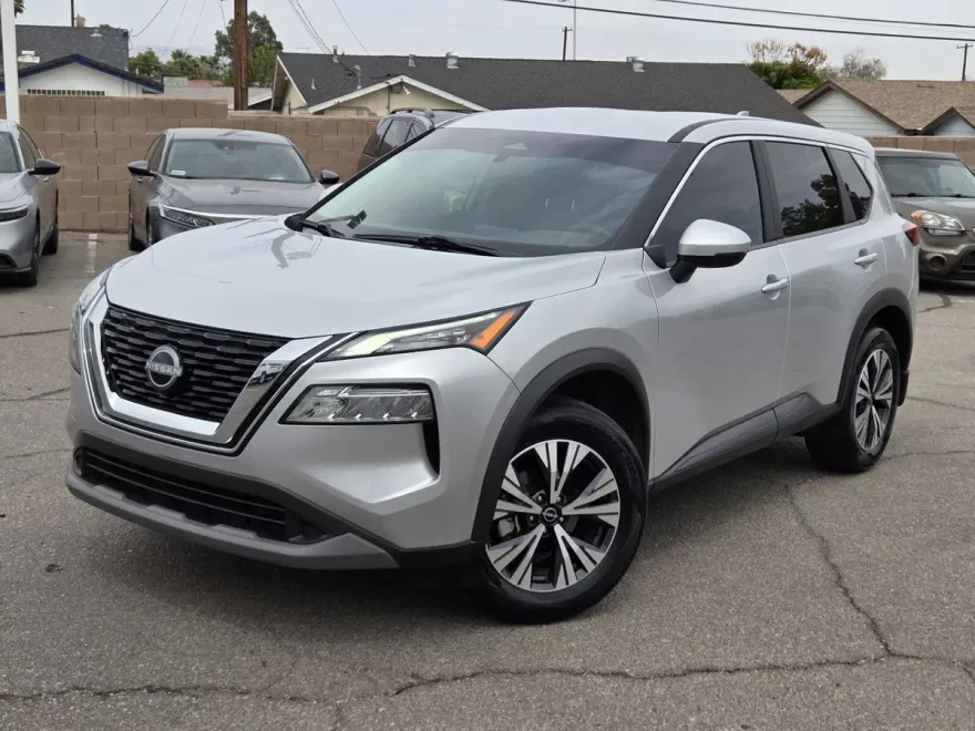 2022 Nissan Rogue SV photo 1