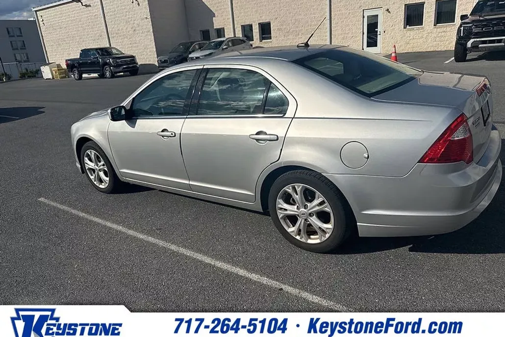 2012 Ford Fusion SE photo 1