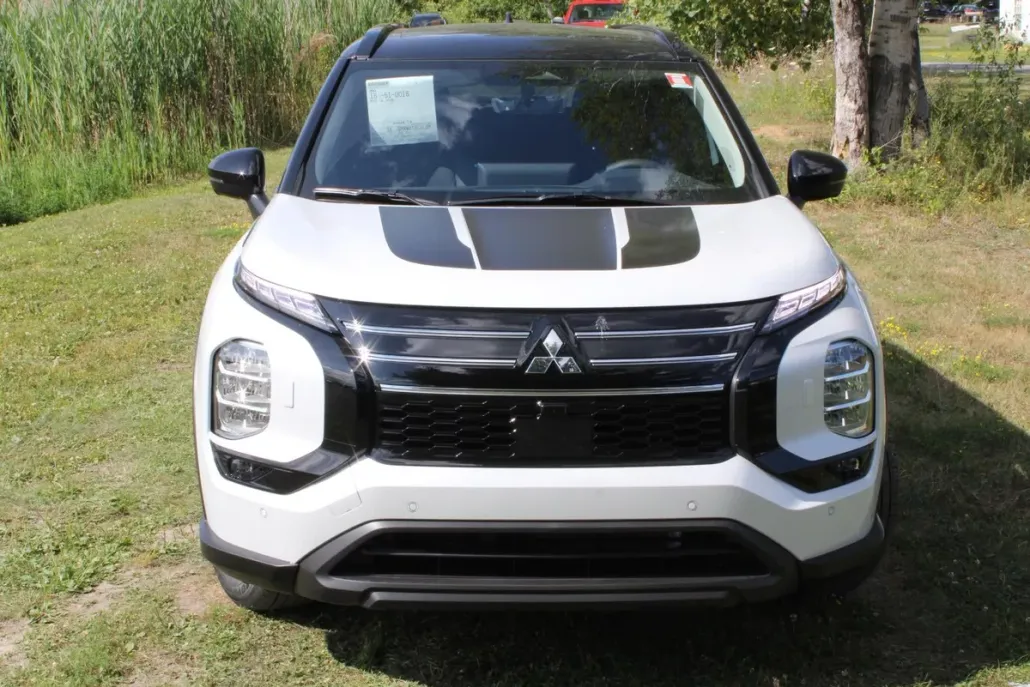 2025 Mitsubishi Outlander SE Ralliart photo 1