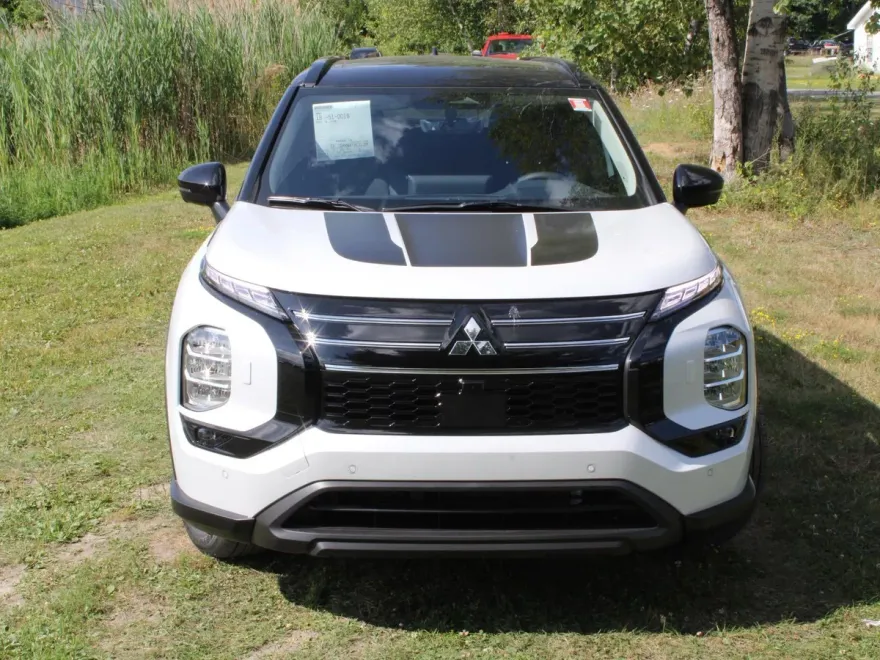 2025 Mitsubishi Outlander SE Ralliart photo 1