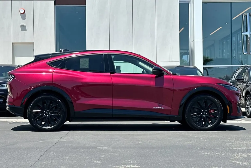 2025 Ford Mustang Mach-E Premium photo 1