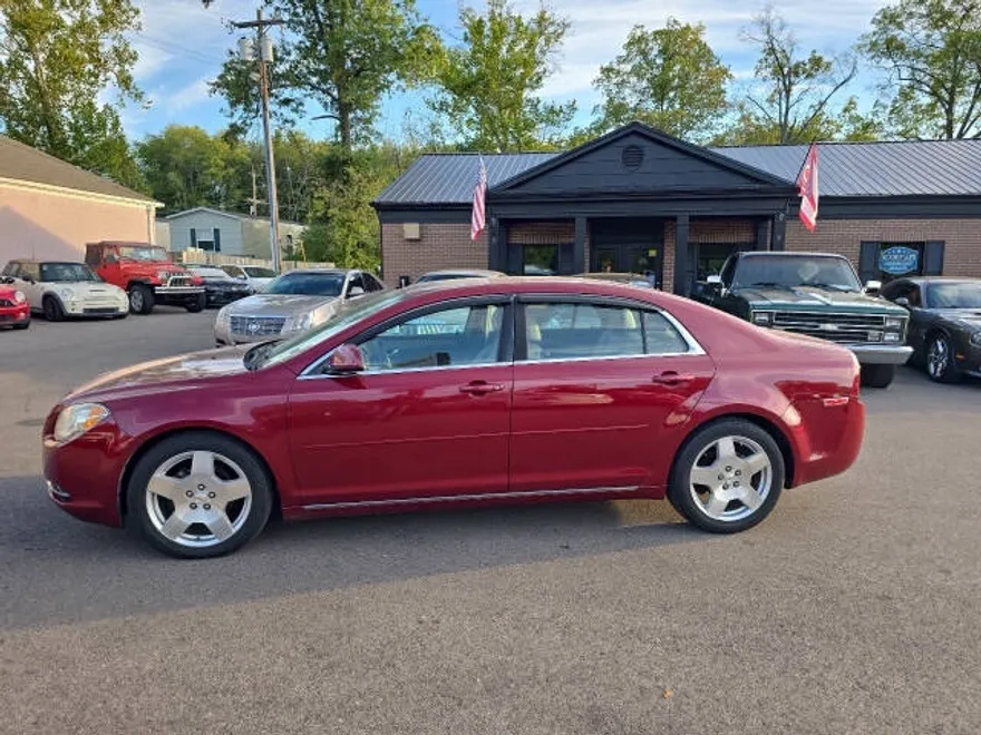 2010 Chevrolet Malibu 2LT photo 1