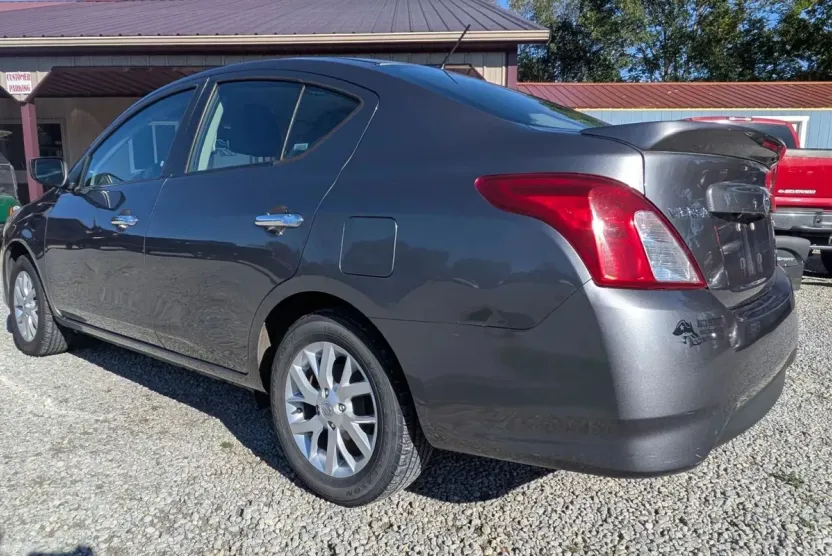 2018 Nissan Versa SV Sedan photo 1