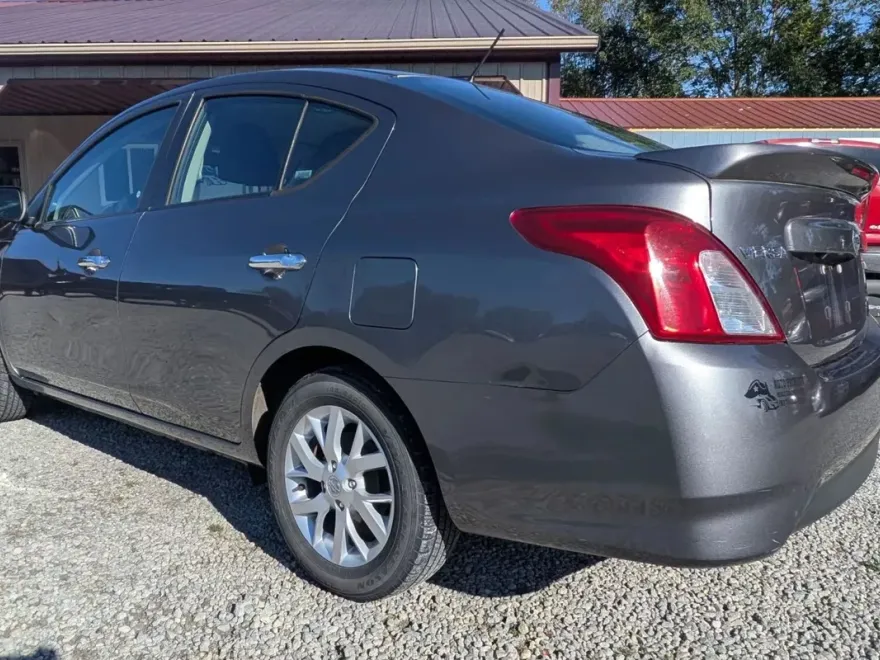 2018 Nissan Versa SV Sedan photo 1