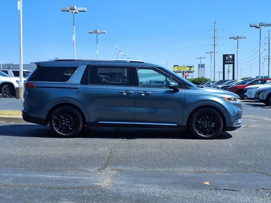 2024 Kia Carnival SX Prestige photo 1