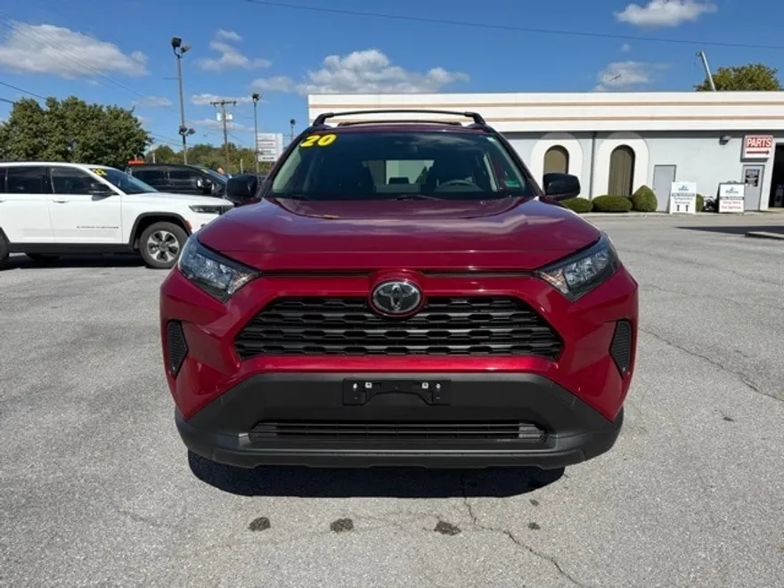 2020 Toyota RAV4 LE photo 1