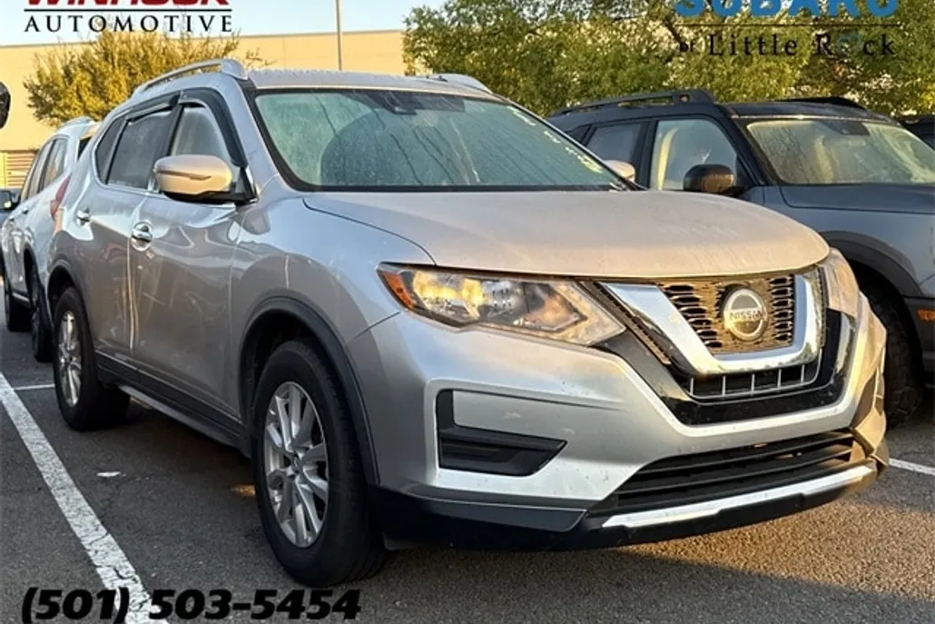2020 Nissan Rogue SV photo 1