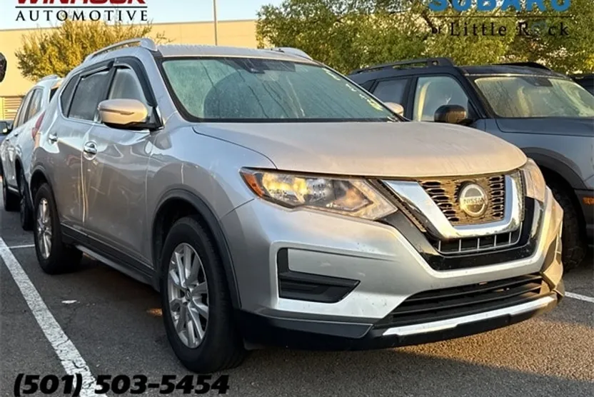 2020 Nissan Rogue SV photo 1