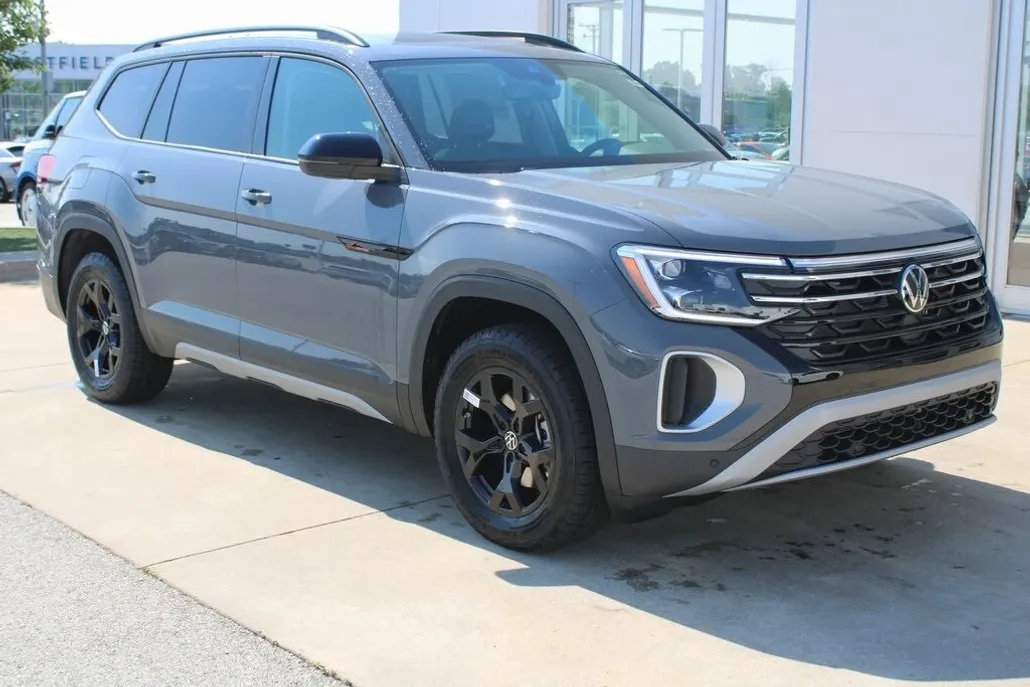 2026 Volkswagen Atlas Peak Edition SE photo 1