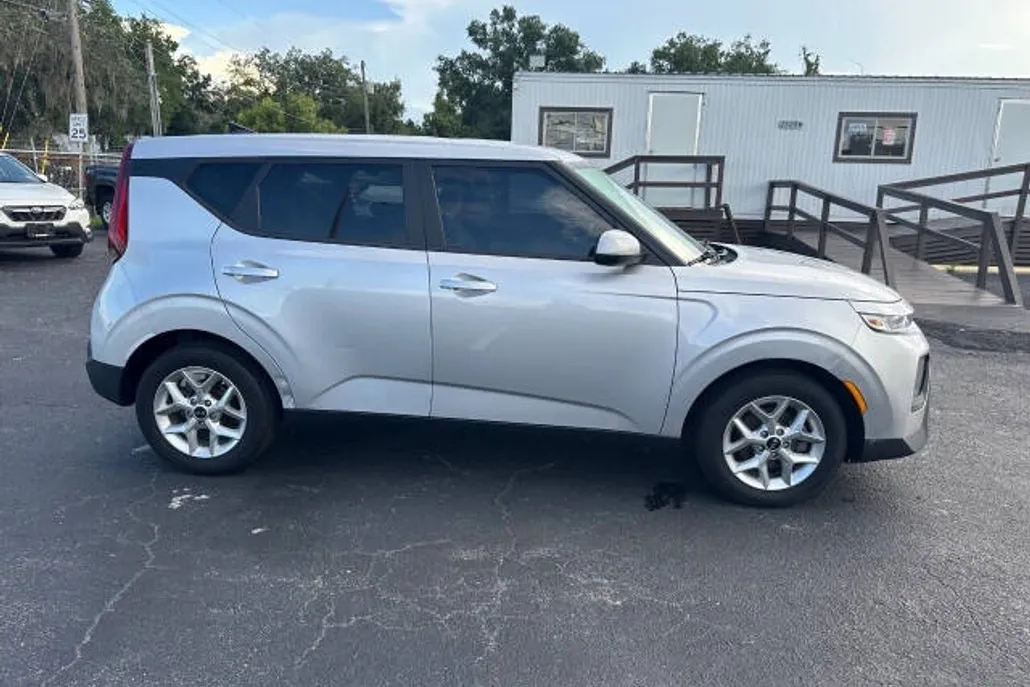 2020 Kia Soul LX photo 1
