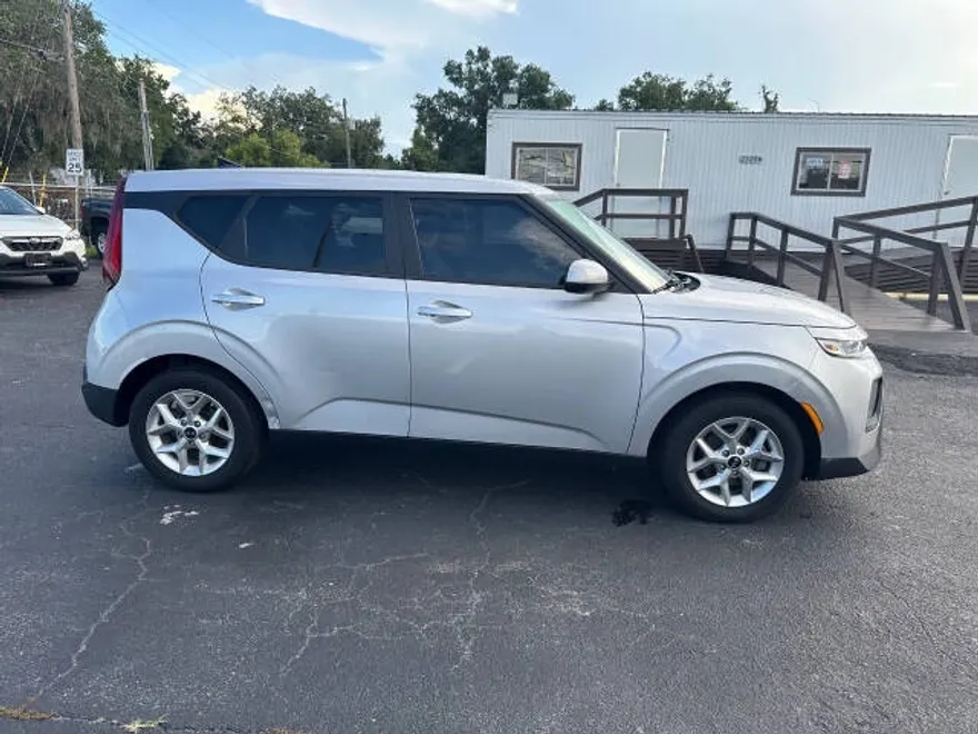 2020 Kia Soul LX photo 1