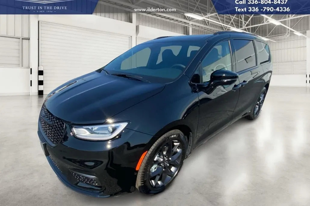 2026 Chrysler Pacifica Limited photo 1