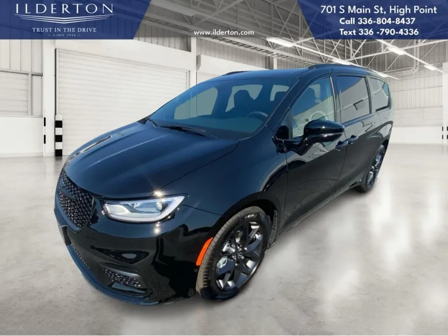 2026 Chrysler Pacifica Limited photo 1