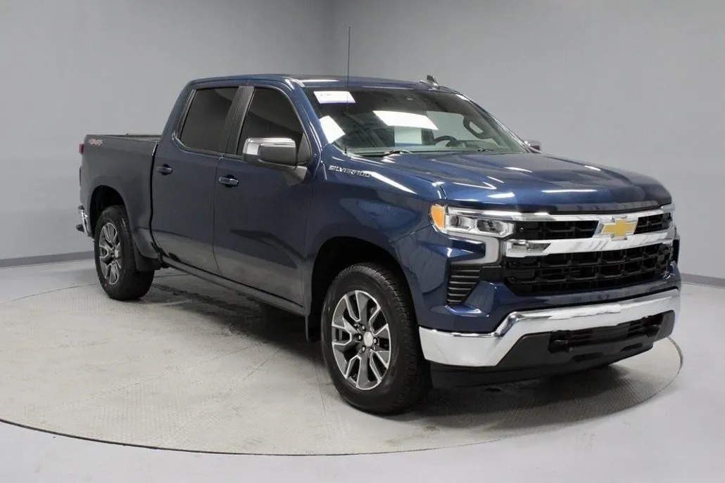 2023 Chevrolet Silverado 1500 LT photo 1