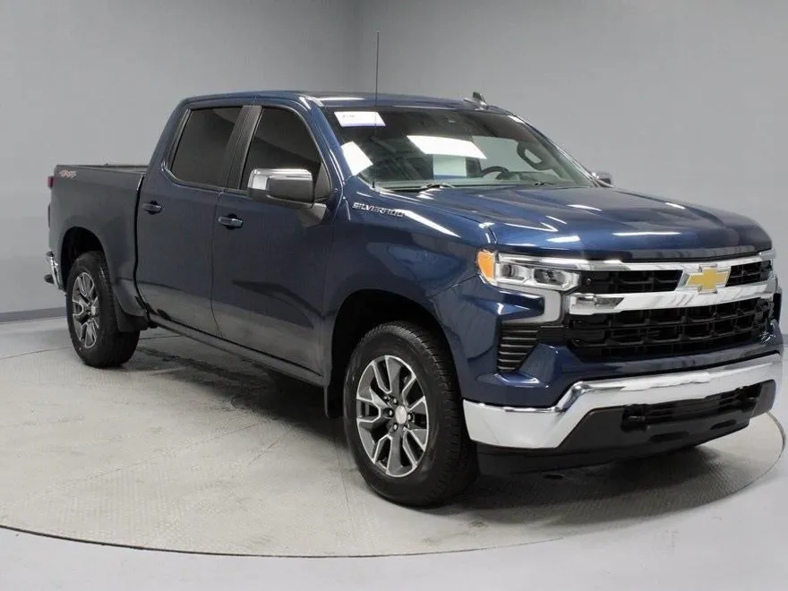 2023 Chevrolet Silverado 1500 LT photo 1