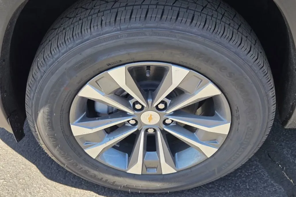 2026 Chevrolet Equinox LT photo 1