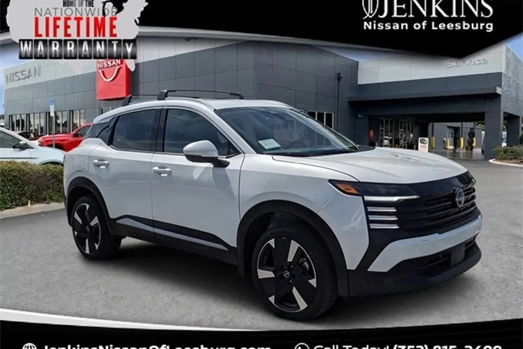 2025 Nissan Kicks SR photo 1