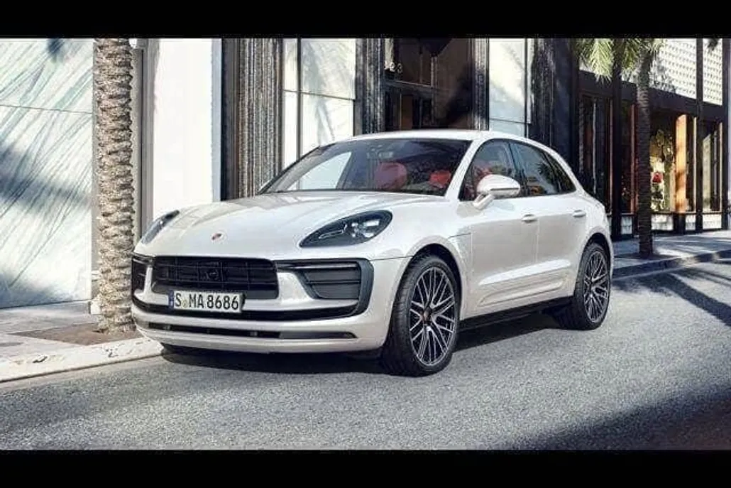2025 Porsche Macan T photo 1