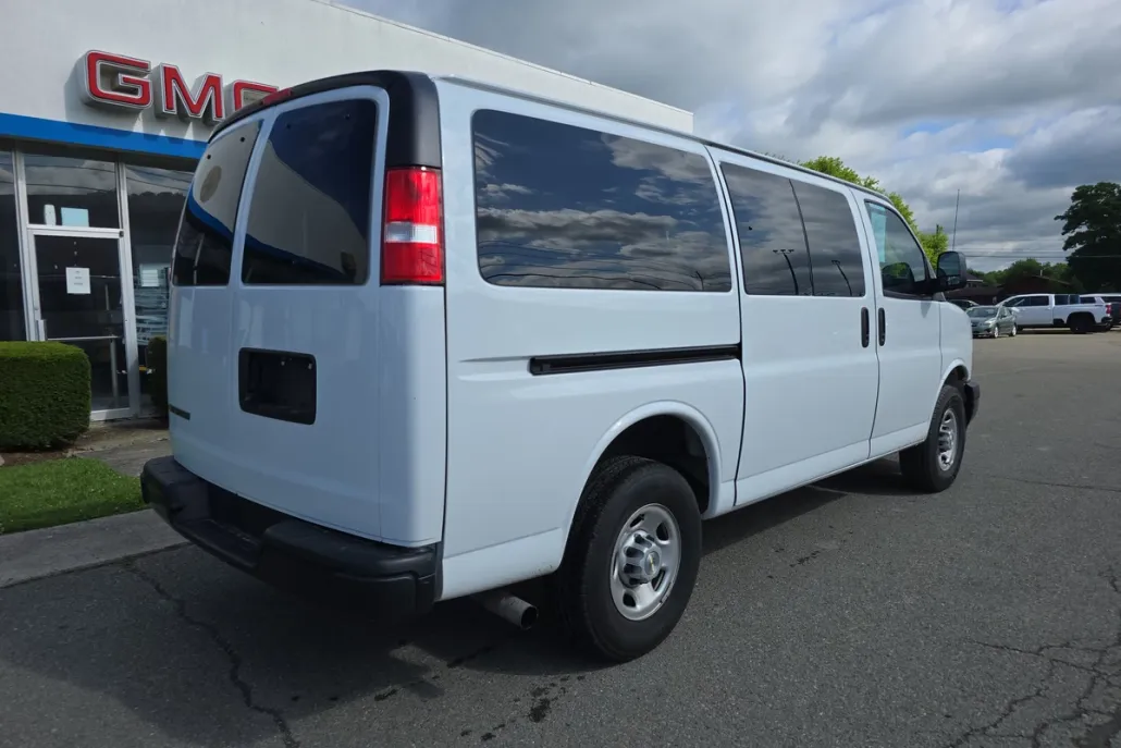 2023 Chevrolet Express Passenger 3500 photo 1
