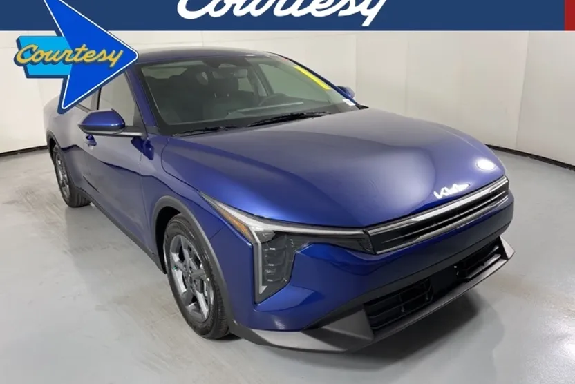 2025 Kia K4 LXS photo 1