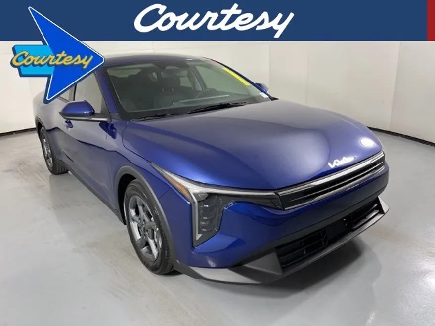 2025 Kia K4 LXS photo 1
