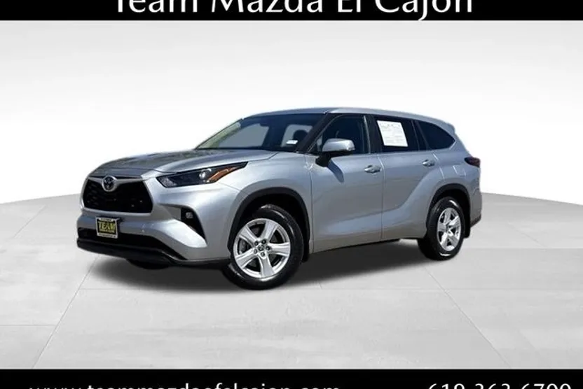 2024 Toyota Highlander LE photo 1