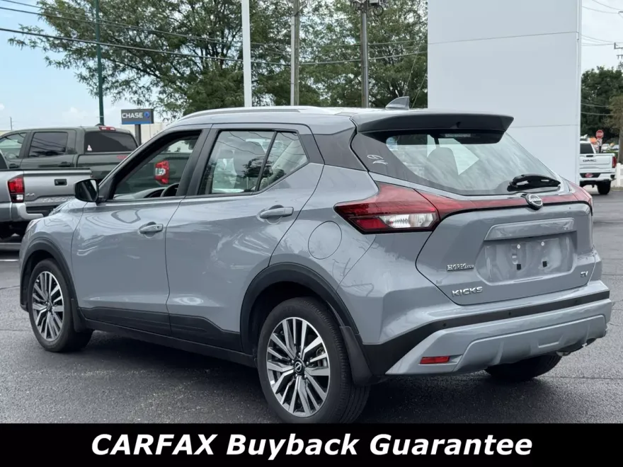 2022 Nissan Kicks SV photo 1